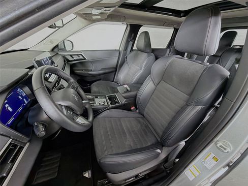 Used 2023 Mitsubishi Outlander SE AWD/4WD image 2
