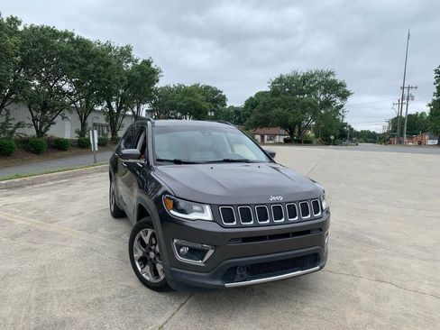 Used 2018 Jeep Compass Limited w/ Navigation Group FWD image 4