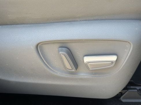 Used 2022 Toyota Highlander XLE FWD image 30