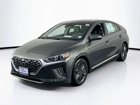 Used 2022 Hyundai Ioniq SE image 1
