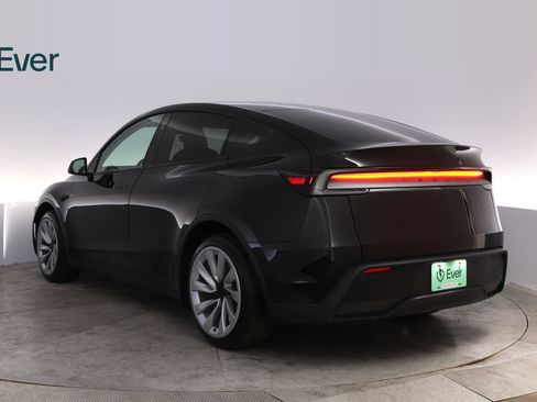 Used 2026 Tesla Model Y 2WD image 17