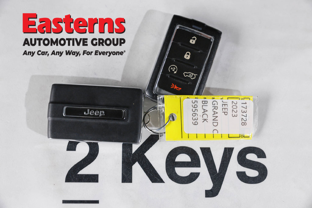 Used 2023 Jeep Grand Cherokee 4WD 4xe image 30