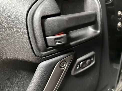 Used 2017 Jeep Wrangler Unlimited Sport w/ Quick Order Package 24S AWD/4WD image 19