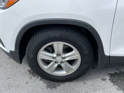 Used 2020 Chevrolet Trax LT w/ LT Convenience Package image 29