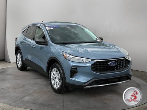 Used 2023 Ford Escape Active AWD/4WD image 1