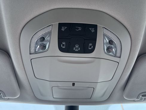 Used 2023 Chrysler Pacifica Touring-L image 28