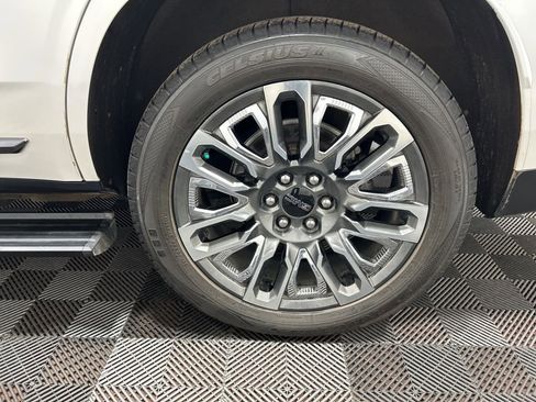 Used 2023 GMC Yukon Denali Ultimate image 32