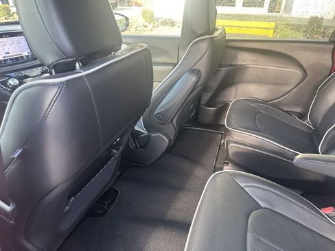 New 2024 Chrysler Pacifica Premium image 19