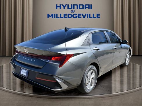 New 2026 Hyundai Elantra SE FWD image 4