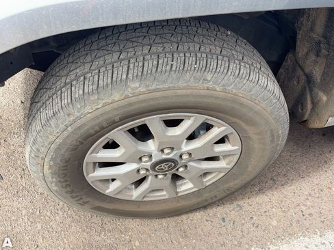 Used 2024 Toyota Tacoma SR5 AWD/4WD image 8