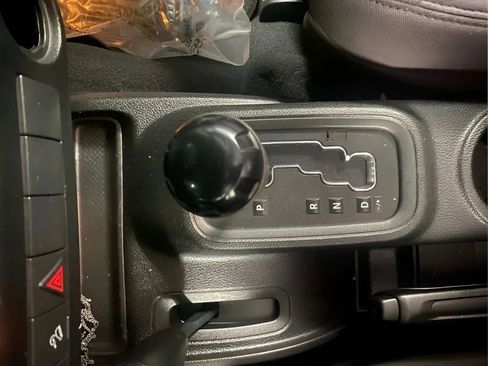 Used 2013 Jeep Wrangler Sport AWD/4WD image 21