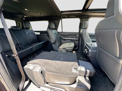 Used 2024 Ford Expedition Max Platinum AWD/4WD image 28
