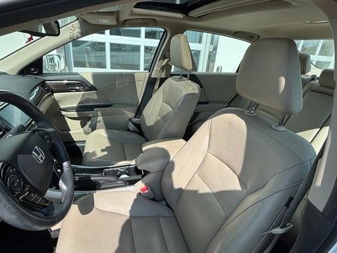 Used 2016 Honda Accord Touring image 9