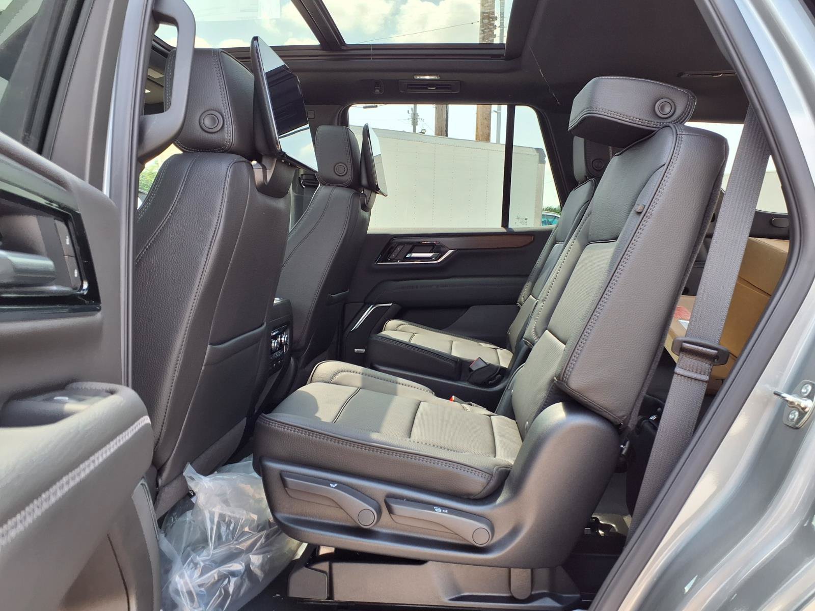 New 2026 GMC Yukon Denali w/ Denali Reserve Package AWD/4WD image 18