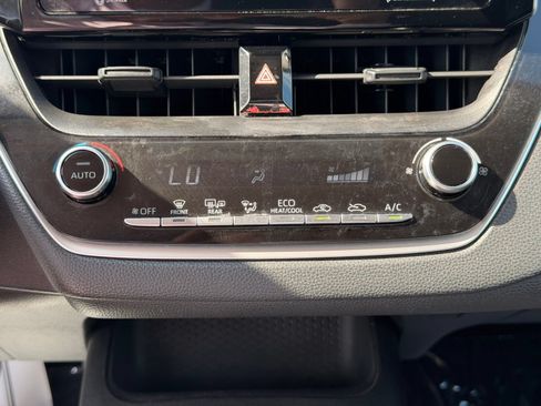 Used 2021 Toyota Corolla LE FWD image 22