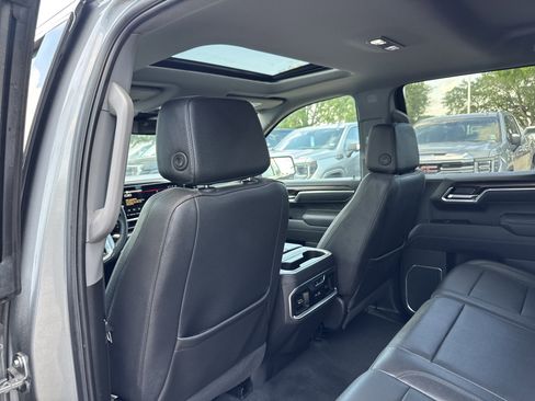 Used 2025 GMC Sierra 1500 SLT image 9