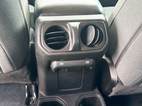 Used 2024 Jeep Wrangler Unlimited Sport AWD/4WD image 18