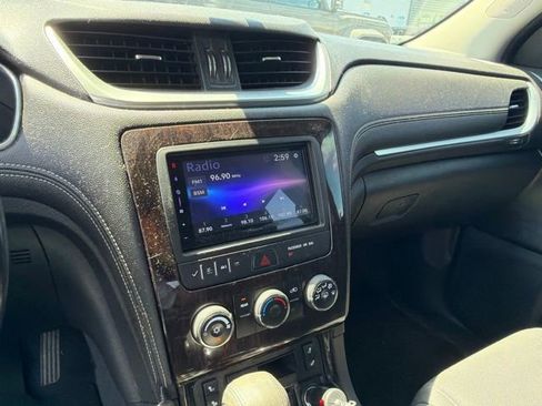 Used 2017 Chevrolet Traverse LT w/ Style and Technology Package FWD image 19