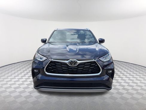 New 2026 Toyota Highlander Platinum AWD/4WD image 2