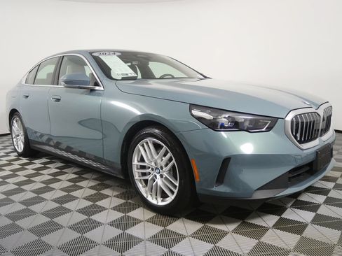 Certified 2024 BMW 530i xDrive w/ Premium Package AWD/4WD image 7