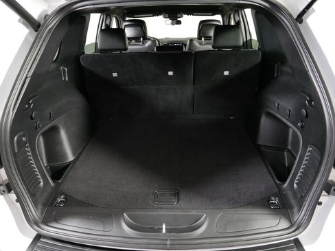 Used 2021 Jeep Grand Cherokee Laredo X AWD/4WD image 18