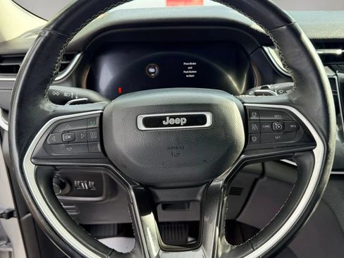 Used 2022 Jeep Grand Cherokee L Laredo w/ Luxury Tech Group I AWD/4WD image 11