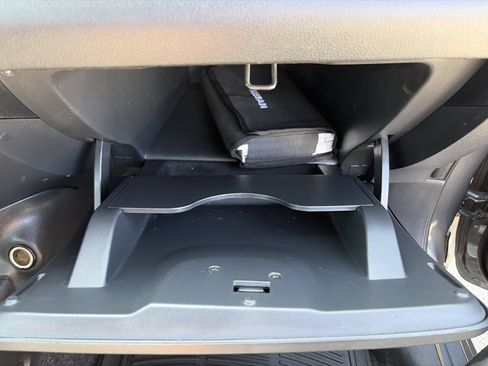 Used 2019 Nissan Versa SV FWD image 28