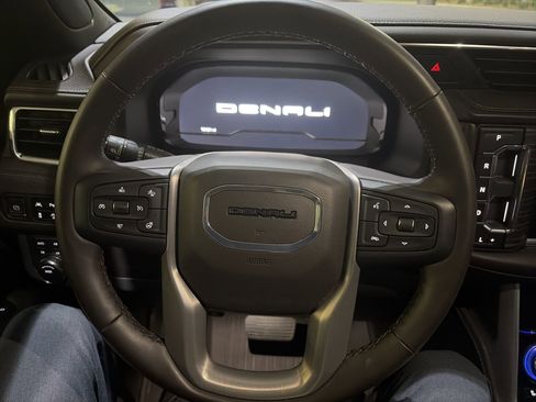 Used 2024 GMC Yukon Denali image 7