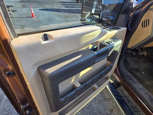 Used 2012 Ford F350 Lariat image 9