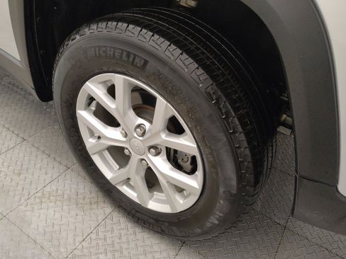 Used 2023 Jeep Grand Cherokee Limited image 31