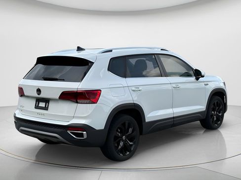 Used 2024 Volkswagen Taos SE w/ Black Wheel Package FWD image 5