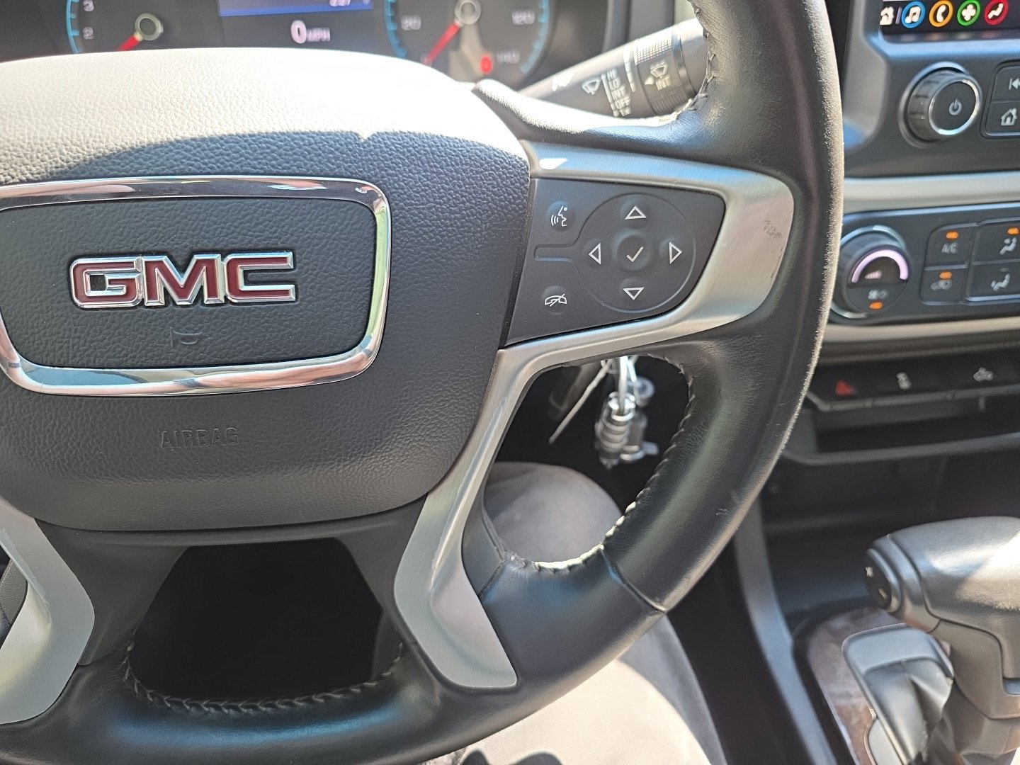 Used 2020 GMC Canyon SLE w/ Elevation Edition AWD/4WD image 12