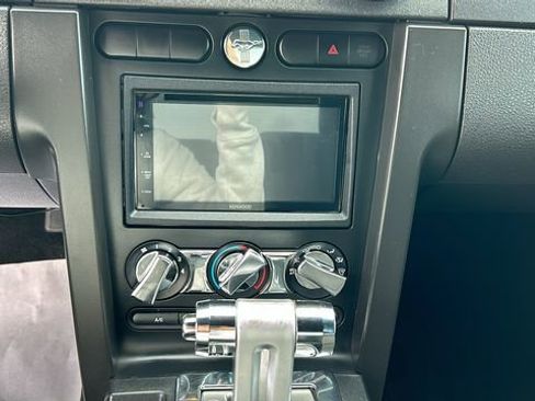Used 2006 Ford Mustang Deluxe image 21