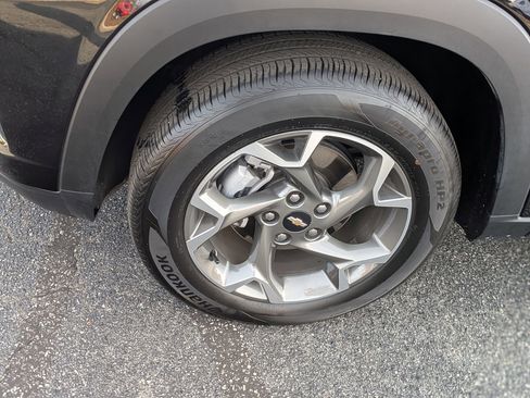 Used 2025 Chevrolet Trax LT w/ LT Convenience Package image 12