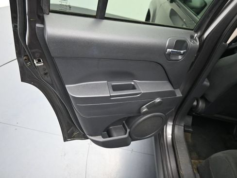 Used 2017 Jeep Patriot Sport AWD/4WD image 17