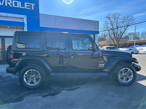 Used 2018 Jeep Wrangler Unlimited Sahara w/ Dual Top Group image 12