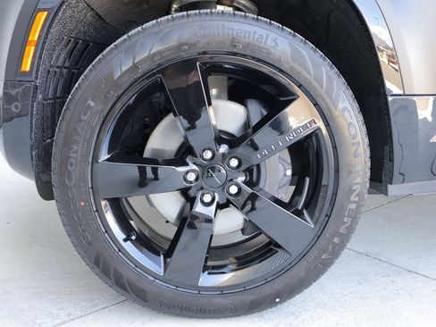 New 2026 Land Rover Defender 110 X-Dynamic SE image 18