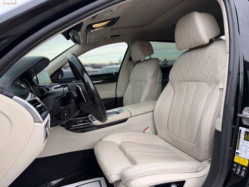 Used 2018 BMW 750i xDrive image 11