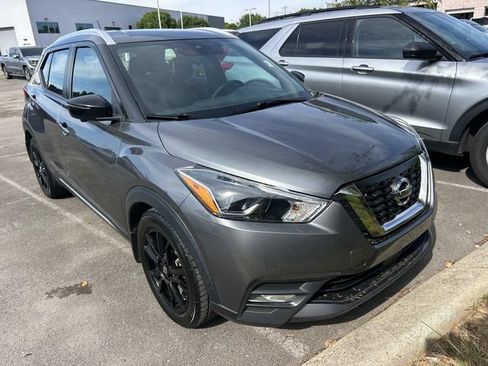 Used 2020 Nissan Kicks SR w/ SR Premium Package FWD image 3