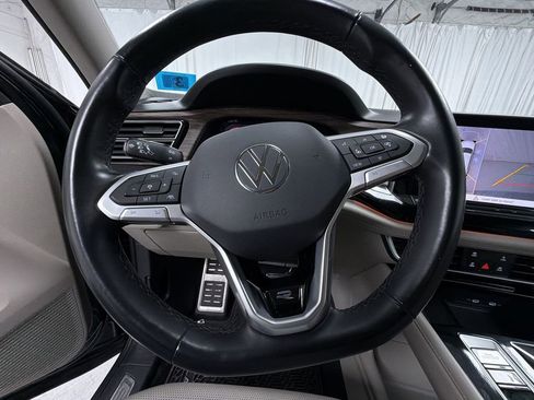 Used 2024 Volkswagen Atlas SEL Premium R-Line image 11