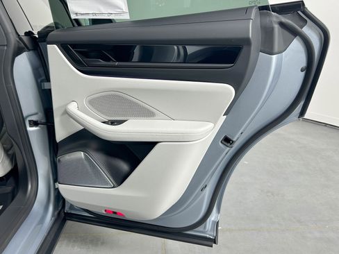 Used 2025 Porsche Macan 4S Electric image 29