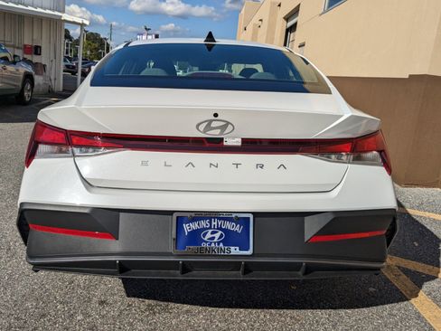 New 2026 Hyundai Elantra SE image 6