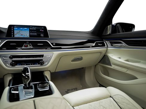 Used 2022 BMW ALPINA B7 xDrive AWD/4WD image 44