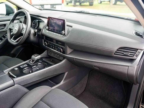 Used 2024 Nissan Rogue S FWD image 27