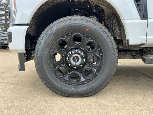 New 2026 Ford F250 Lariat w/ Black Appearance Package image 24