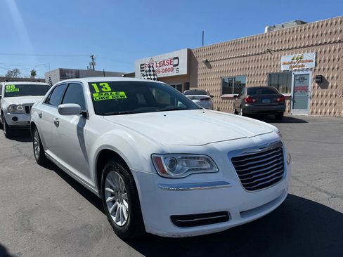 Used 2013 Chrysler 300 image 4