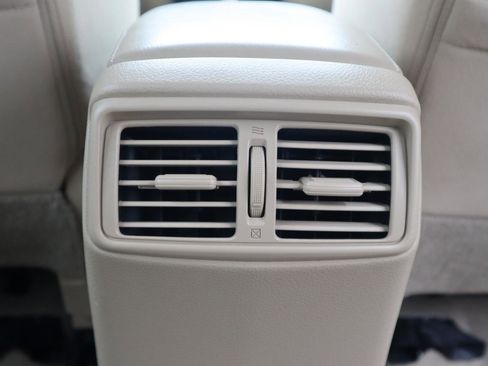 Used 2015 Nissan Rogue SV w/ SV Moonroof Package image 42