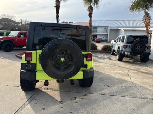 Used 2016 Jeep Wrangler Unlimited Sahara w/ Connectivity Group image 7