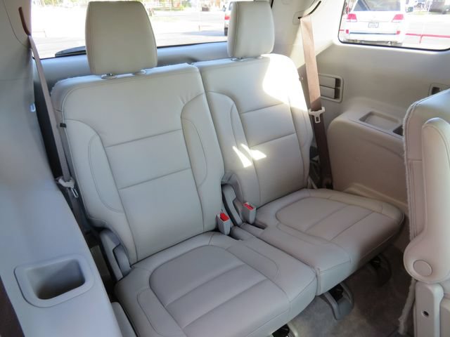 Used 2017 GMC Acadia SLT w/ LPO, Cargo Package FWD image 15