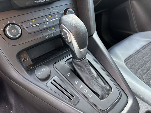 Used 2018 Ford Focus SE FWD image 23